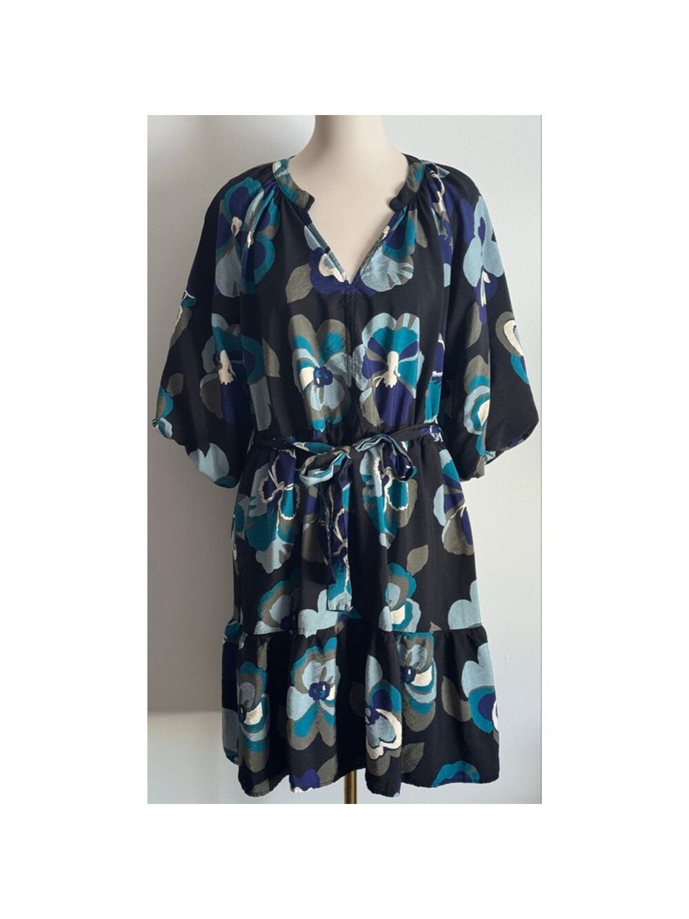 Women's Ophelia Roe. Black & Blue Floral V-Neck Dress XL